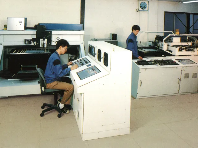 レーザー加工機を導入